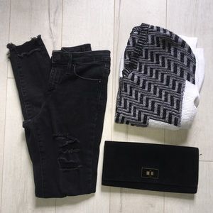 Black distressed skinny jeans